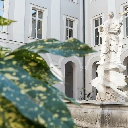 Gaestehaus Im Priesterseminar Pensión Salzburgo