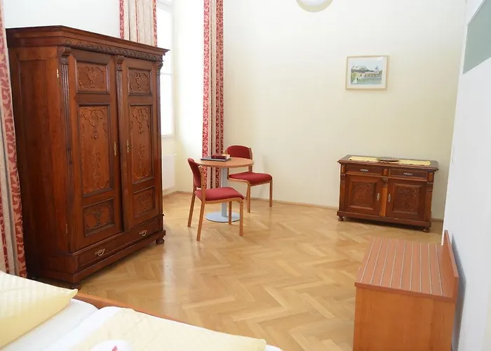 Gaestehaus Im Priesterseminar Pensión Salzburgo