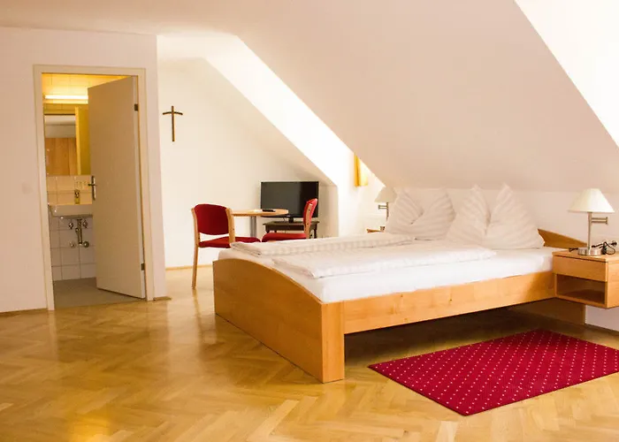 Gaestehaus Im Priesterseminar Pensión Salzburgo