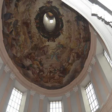 ガストハウス イム プリースターゼミナール 3*