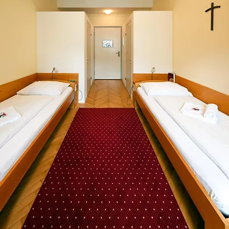 Konukevi Gaestehaus Im Priesterseminar 3*