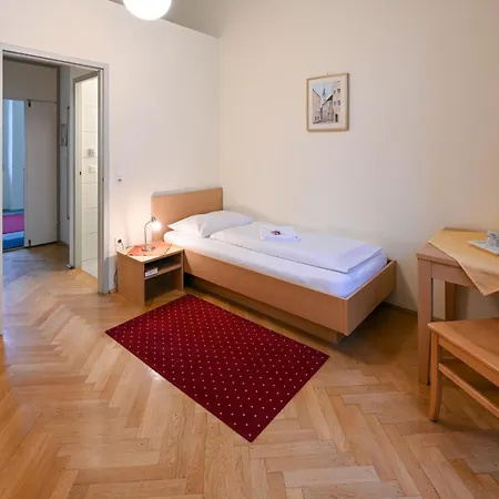 Gaestehaus Im Priesterseminar 3*