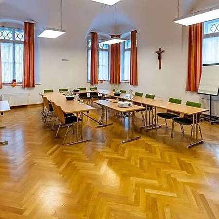 Gaestehaus Im Priesterseminar Πανσιόν 3*