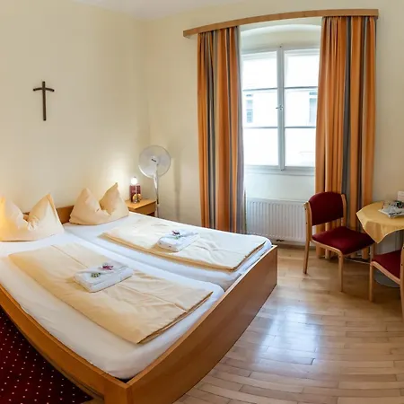 Gaestehaus Im Priesterseminar Affittacamere Salisburgo