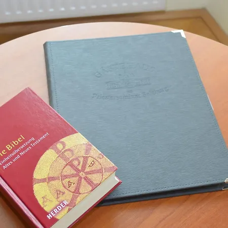 ガストハウス イム プリースターゼミナール 3*