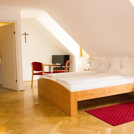 Gaestehaus Im Priesterseminar Pensión Salzburgo