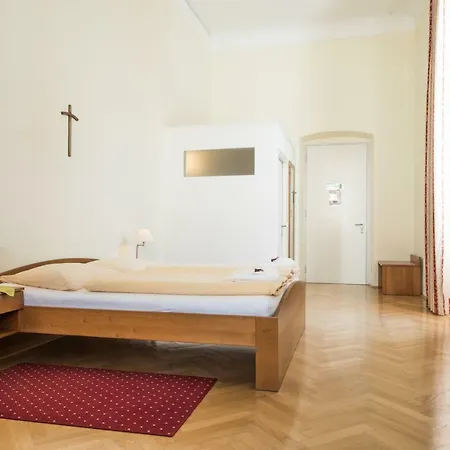 Gaestehaus Im Priesterseminar Pensión Salzburgo