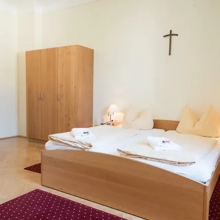 Pensión Gaestehaus Im Priesterseminar Salzburgo